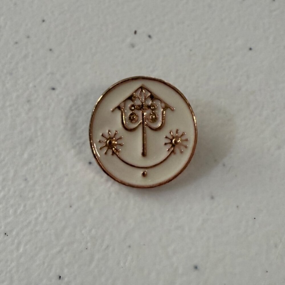 Disney It's a Small World‎ Pendant or Pin Bar Brooch Disneyana White Enamel Gold